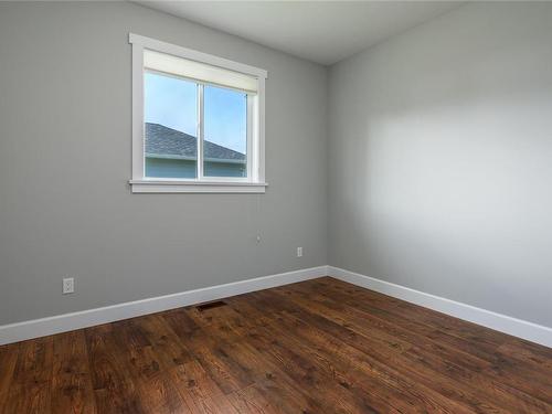 3307 Eleventh St, Cumberland, BC - Indoor Photo Showing Other Room