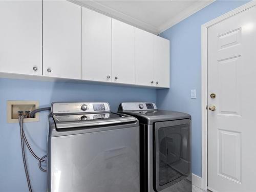 107 Acacia St, Parksville, BC - Indoor Photo Showing Laundry Room