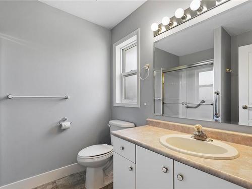 107 Acacia St, Parksville, BC - Indoor Photo Showing Bathroom