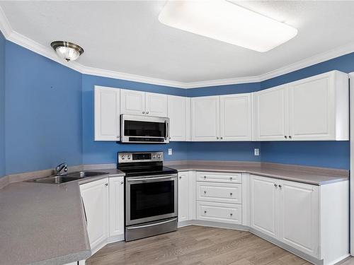 107 Acacia St, Parksville, BC - Indoor Photo Showing Kitchen With Double Sink
