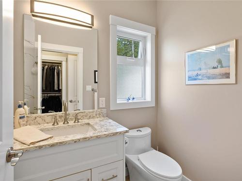 1640 Country Rd, Qualicum Beach, BC - Indoor Photo Showing Bathroom