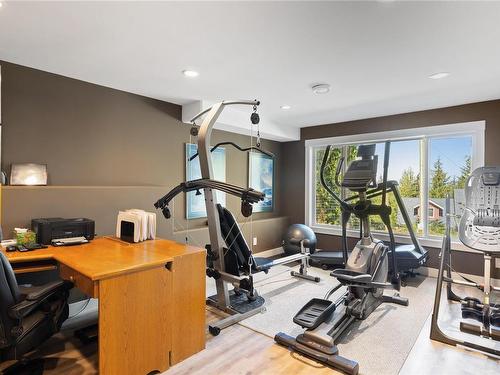 1640 Country Rd, Qualicum Beach, BC - Indoor Photo Showing Gym Room