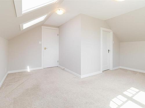 2214 Mcneill Ave, Oak Bay, BC - Indoor Photo Showing Other Room