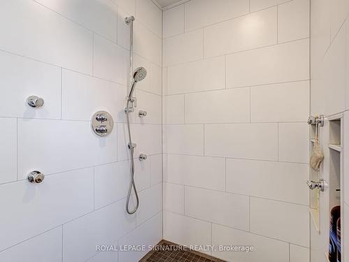 729 Quantra Cres, Newmarket, ON - Indoor Photo Showing Bathroom