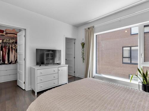 Chambre Ã  coucher principale - 212-2600 Place Chassé, Montréal (Rosemont/La Petite-Patrie), QC - Indoor Photo Showing Bedroom
