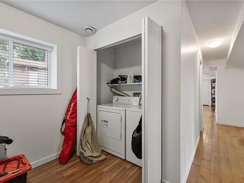 6833 Philip Rd, Lantzville, BC - Indoor Photo Showing Laundry Room