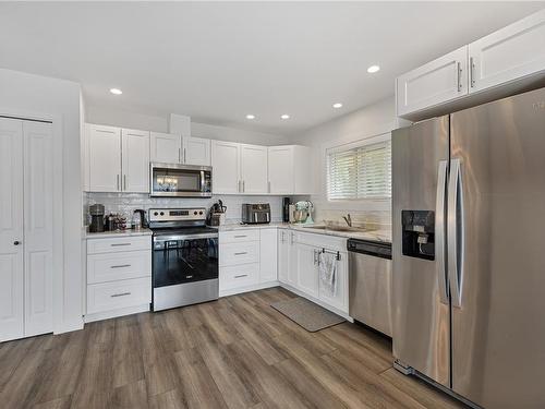 6833 Philip Rd, Lantzville, BC - Indoor Photo Showing Kitchen With Upgraded Kitchen