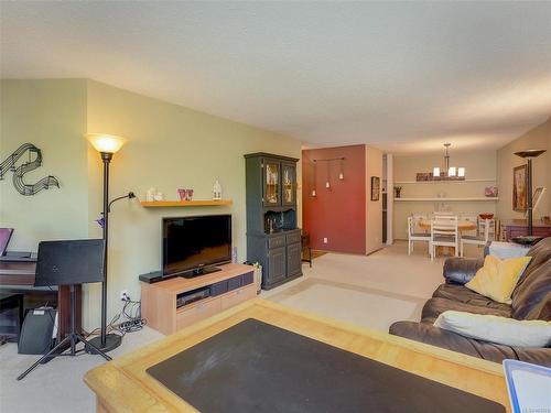 104-1518 Pandora Ave, Victoria, BC - Indoor Photo Showing Living Room