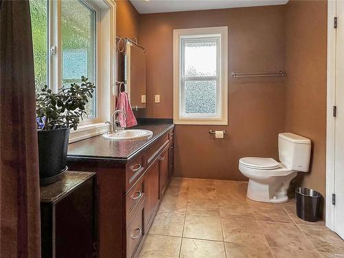 9792 Miracle Way, Youbou, BC - Indoor Photo Showing Bathroom