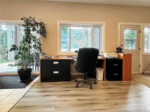 9792 Miracle Way, Youbou, BC - Indoor Photo Showing Office