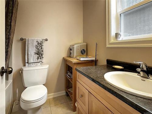 9792 Miracle Way, Youbou, BC - Indoor Photo Showing Bathroom