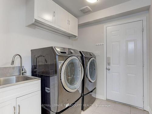 8-3002 Preserve Dr, Oakville, ON - Indoor Photo Showing Laundry Room