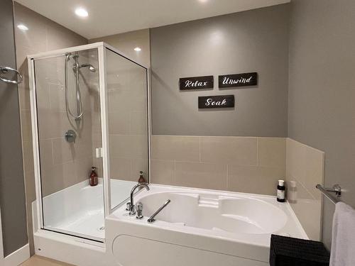 406-5003 Oleander Drive, Osoyoos, BC - Indoor Photo Showing Bathroom