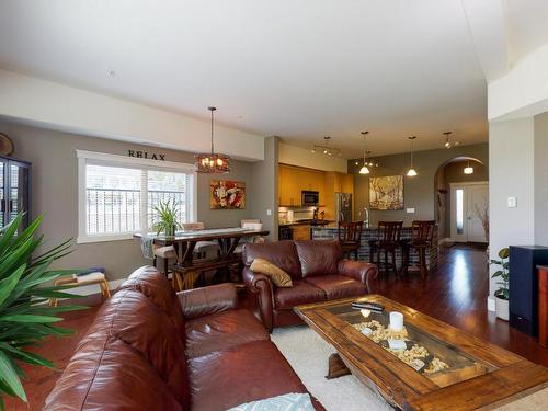 406-5003 Oleander Drive, Osoyoos, BC - Indoor Photo Showing Living Room