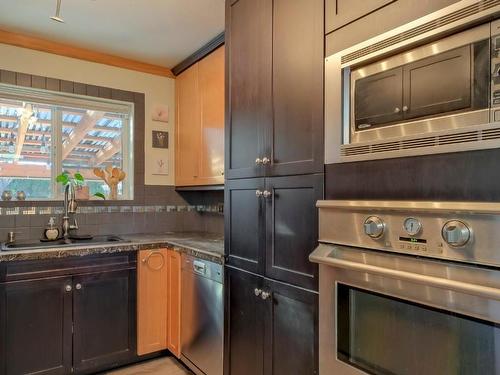1702 Coates Avenue, Kelowna, BC - Indoor Photo Showing Kitchen