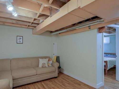 1702 Coates Avenue, Kelowna, BC - Indoor Photo Showing Basement