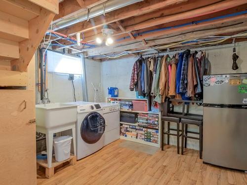 1702 Coates Avenue, Kelowna, BC - Indoor Photo Showing Laundry Room