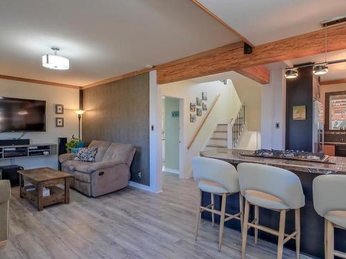 1702 Coates Avenue, Kelowna, BC - Indoor Photo Showing Living Room