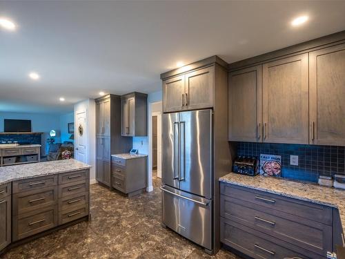 71 Granby Place, Penticton, BC - Indoor Photo Showing Kitchen