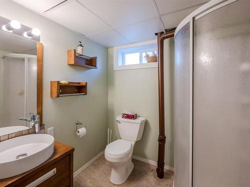 71 Granby Place, Penticton, BC - Indoor Photo Showing Bathroom