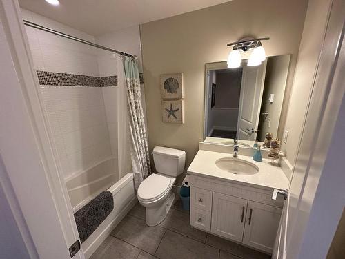 21-3750 West Bay Road, West Kelowna, BC - Indoor Photo Showing Bathroom