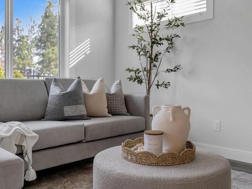 3355 Ironwood Drive, West Kelowna, BC - Indoor Photo Showing Living Room