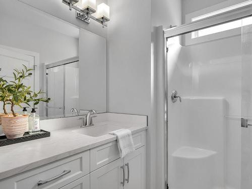 3355 Ironwood Drive, West Kelowna, BC - Indoor Photo Showing Bathroom