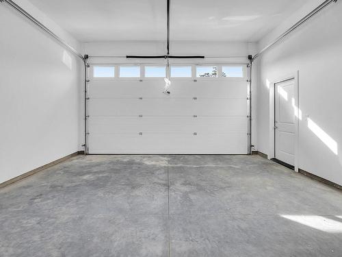 3355 Ironwood Drive, West Kelowna, BC - Indoor Photo Showing Garage