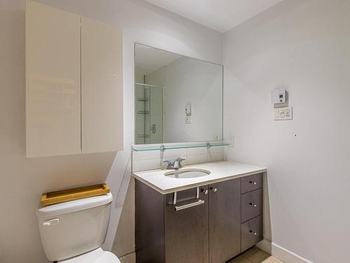 Salle de bains attenante Ã  la CCP - 201-1650 Rue St-Louis, Montréal (Saint-Laurent), QC - Indoor Photo Showing Bathroom