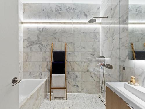 Bathroom - 5123 Av. De L'Esplanade, Montréal (Le Plateau-Mont-Royal), QC - Indoor Photo Showing Bathroom