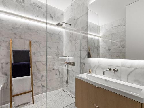 Bathroom - 5123 Av. De L'Esplanade, Montréal (Le Plateau-Mont-Royal), QC - Indoor Photo Showing Bathroom