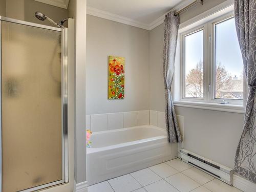 Bathroom - 111 Rue Perce-Neige, Otterburn Park, QC - Indoor Photo Showing Bathroom