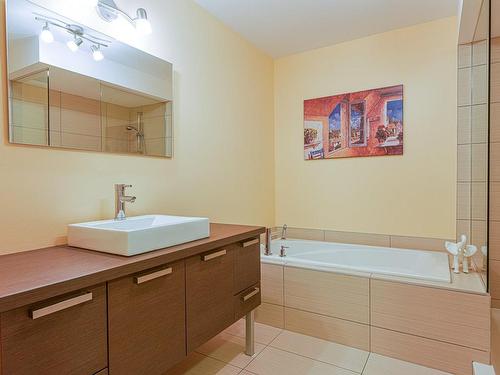 Salle de bains - 2865 Rue Racine, Longueuil (Saint-Hubert), QC - Indoor Photo Showing Bathroom