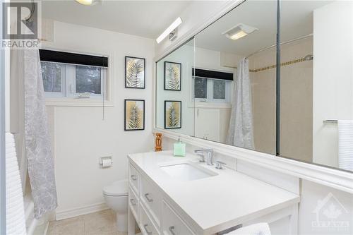 54 Pleasant Park Road, Ottawa, ON - Indoor Photo Showing Bathroom