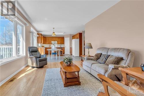 1000 Serenity Avenue, Ottawa, ON - Indoor Photo Showing Living Room