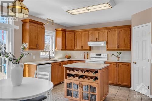1000 Serenity Avenue, Ottawa, ON - Indoor Photo Showing Kitchen