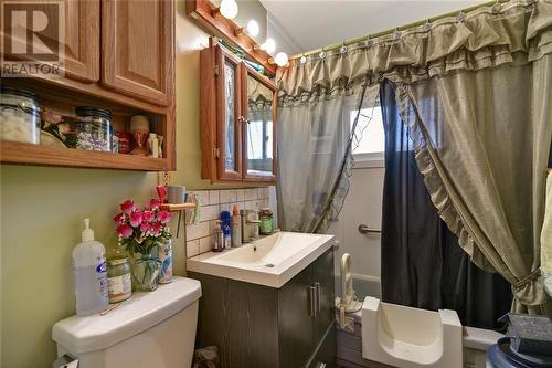 4 piece bathroom - 1 Stewart Drive, Augusta, ON - Indoor Photo Showing Bathroom