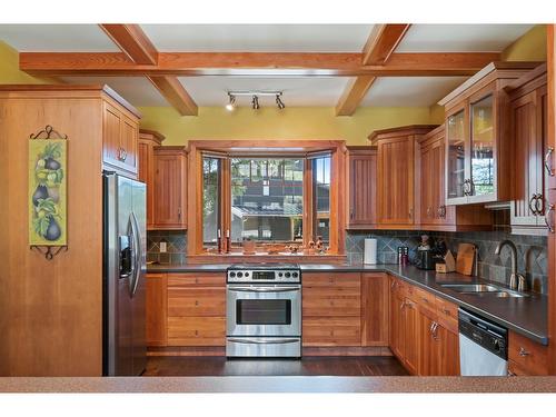 4815 Lakehill Rd, Windermere, BC - Indoor Photo Showing Kitchen With Double Sink