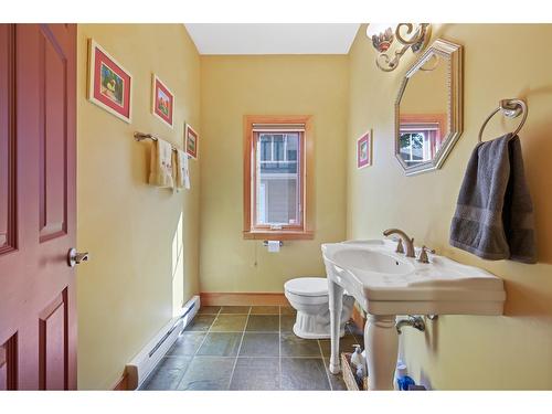 4815 Lakehill Rd, Windermere, BC - Indoor Photo Showing Bathroom