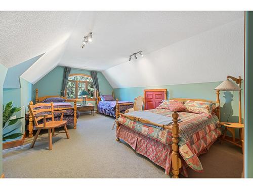 4815 Lakehill Rd, Windermere, BC - Indoor Photo Showing Bedroom