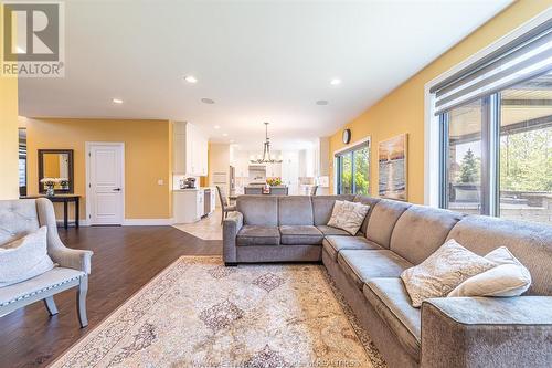 379 Stonebrook, Lakeshore, ON - Indoor Photo Showing Living Room