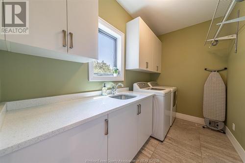 379 Stonebrook, Lakeshore, ON - Indoor Photo Showing Laundry Room
