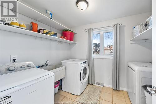 2405 Roxborough, Windsor, ON - Indoor Photo Showing Laundry Room