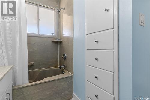 2501 Cumberland Avenue S, Saskatoon, SK - Indoor Photo Showing Bathroom