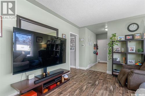 2501 Cumberland Avenue S, Saskatoon, SK - Indoor Photo Showing Living Room