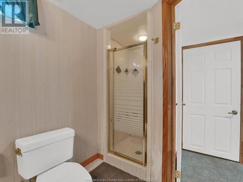 1719 Ellrose, Windsor, ON - Indoor Photo Showing Bathroom