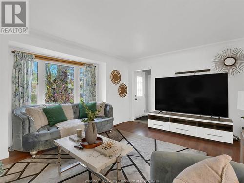 1719 Ellrose, Windsor, ON - Indoor Photo Showing Living Room