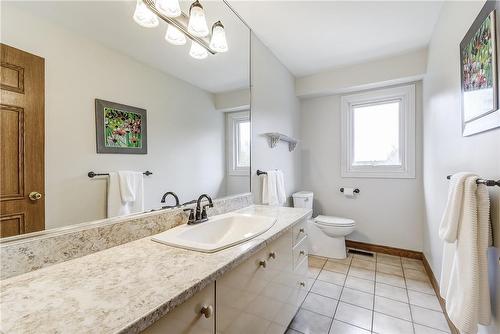 4366 Guelph Line, Burlington, ON - Indoor Photo Showing Bathroom