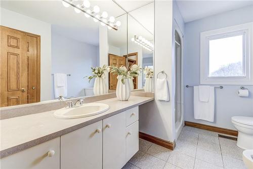 4366 Guelph Line, Burlington, ON - Indoor Photo Showing Bathroom