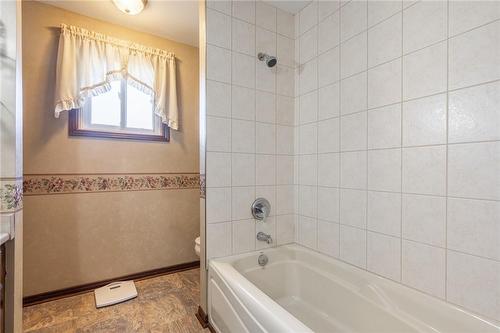 52 Greenmeadow Court, St. Catharines, ON - Indoor Photo Showing Bathroom